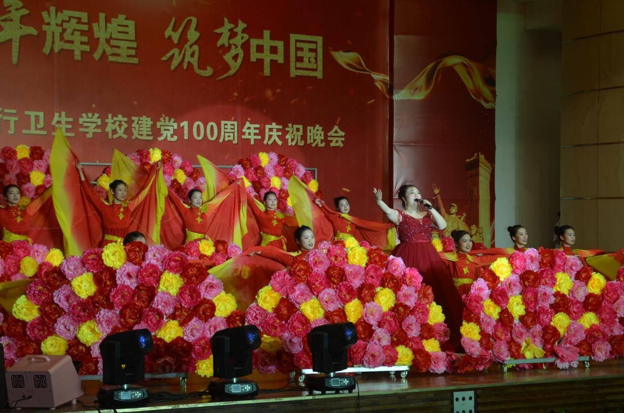 一个朋友明知道你喜欢一个男生却也喜欢这个男生然后他喜欢另一个男生但那个男生喜欢你怎么办？游戏画面